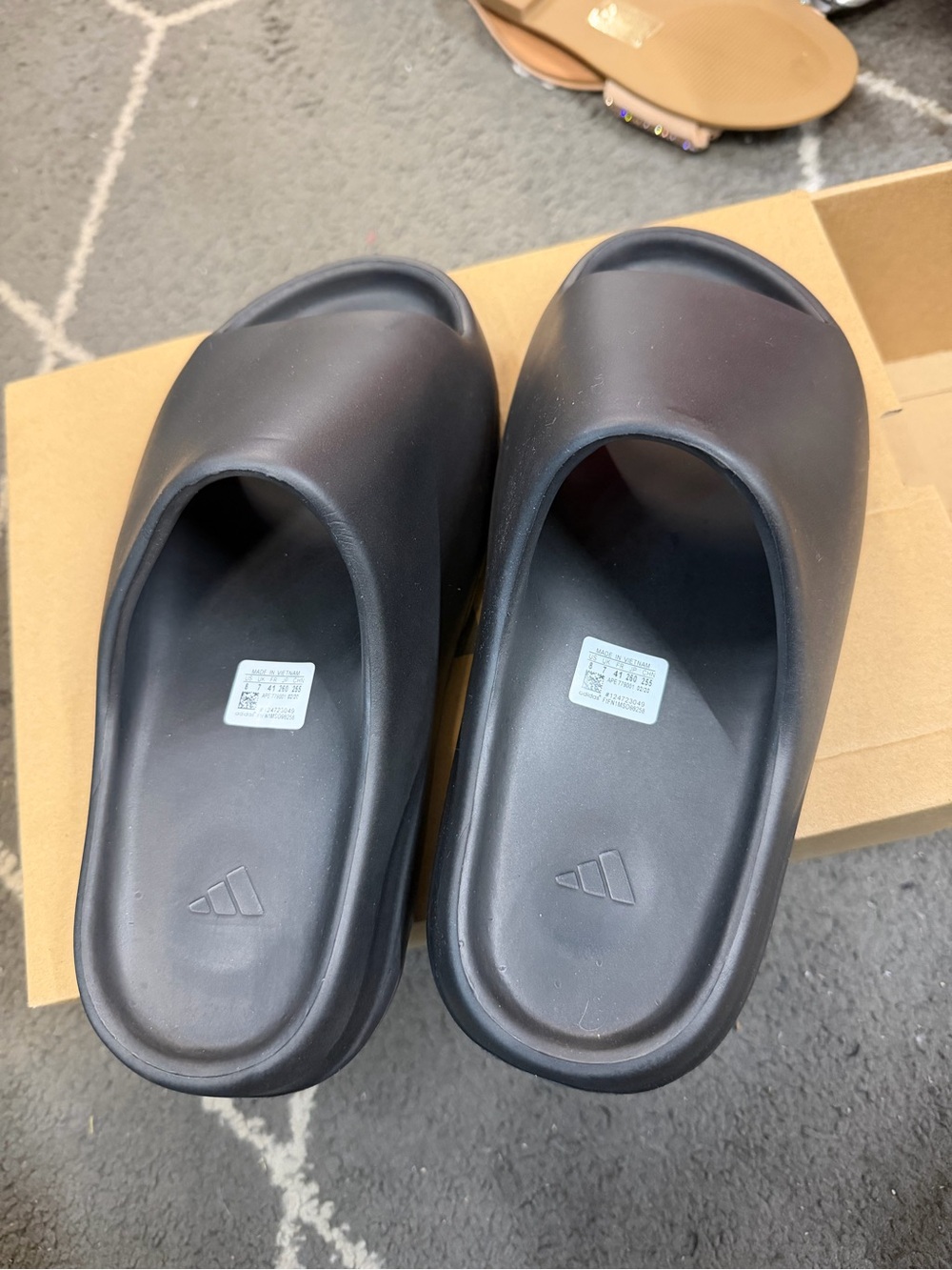 Yeezy Black Slide Sandals - Picture 6 of 15